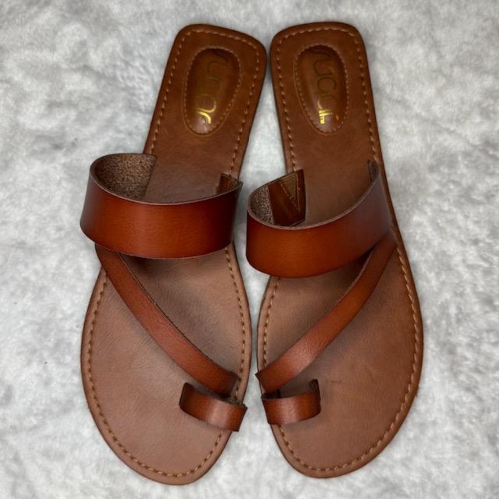 Sugar Brown Leather Sandals Toe-Loop Design